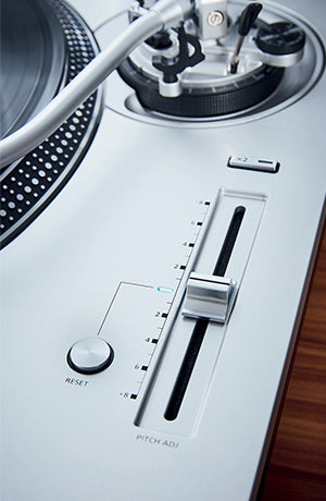 Technics SL-1200GR Direct-Drive Turntable