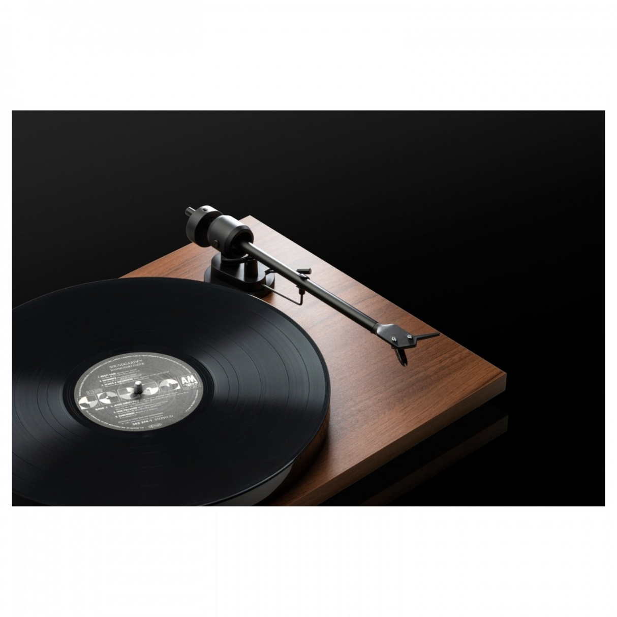 Pro-Ject E1 Phono Turntable